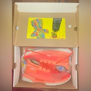 size 8 men’s steph curry sour patch comes with box and used.